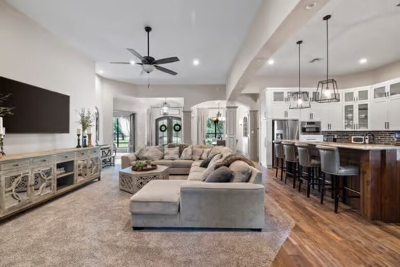 Hill Country Entertainment Home - Kyle, Texas