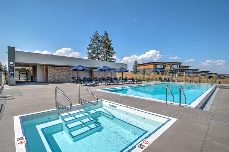 Modern Predator Ridge Townhouse with Private Rooftop Patio - Vernon, Canada