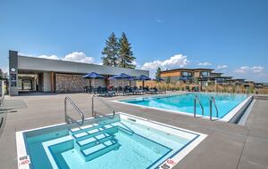 Modern Predator Ridge Townhouse with Private Rooftop Patio - Vernon, Canada