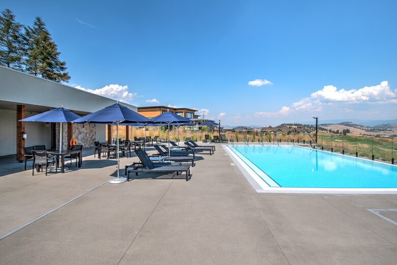 Modern Predator Ridge Townhouse with Private Rooftop Patio - Vernon, Canada