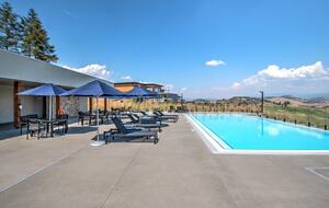 Modern Predator Ridge Townhouse with Private Rooftop Patio - Vernon, Canada