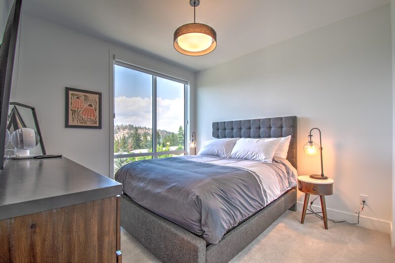 Third bedroom with Queen bed