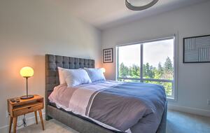 Second bedroom with Queen bed