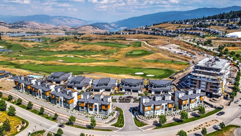 Modern Predator Ridge Townhouse with Private Rooftop Patio - Vernon, Canada