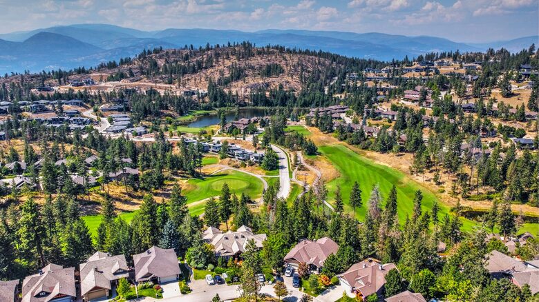 Modern Predator Ridge Townhouse with Private Rooftop Patio - Vernon, Canada