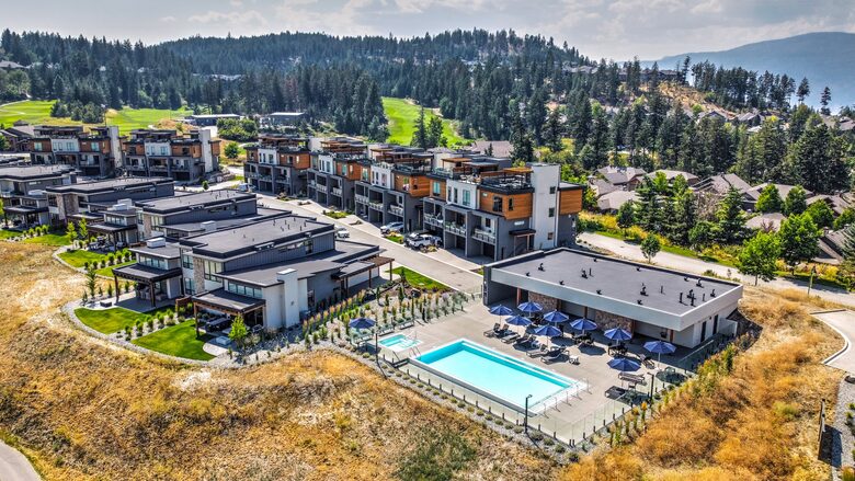 Modern Predator Ridge Townhouse with Private Rooftop Patio - Vernon, Canada