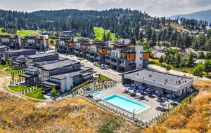 Modern Predator Ridge Townhouse with Private Rooftop Patio - Vernon, Canada
