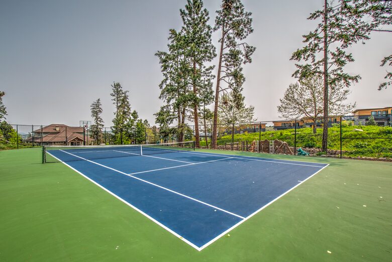 Tennis court at Predator Ridge
