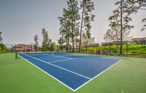 Tennis court at Predator Ridge