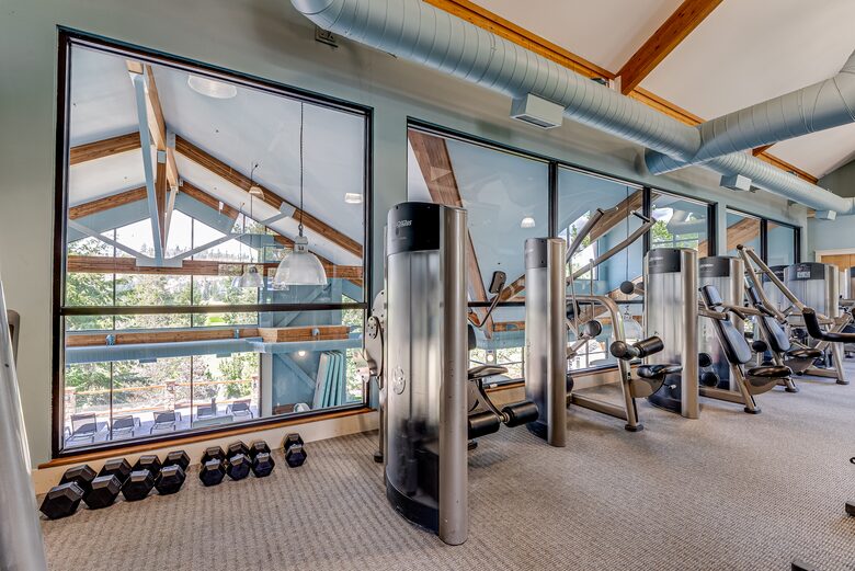 Modern Predator Ridge Townhouse with Private Rooftop Patio - Vernon, Canada