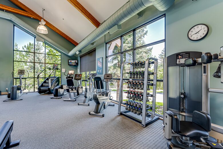 Modern Predator Ridge Townhouse with Private Rooftop Patio - Vernon, Canada
