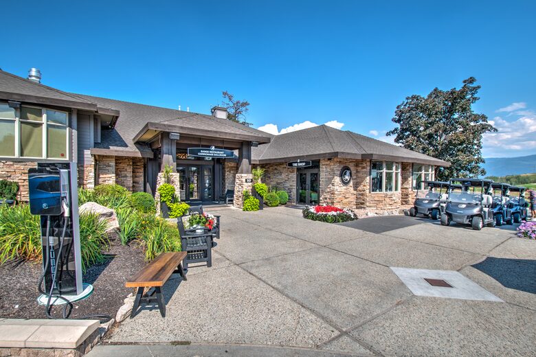 Modern Predator Ridge Townhouse with Private Rooftop Patio - Vernon, Canada