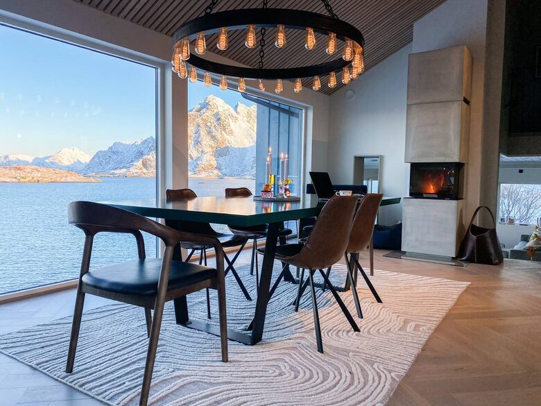 Northern Lights Villa Bluebird - Henningsvær, Norway