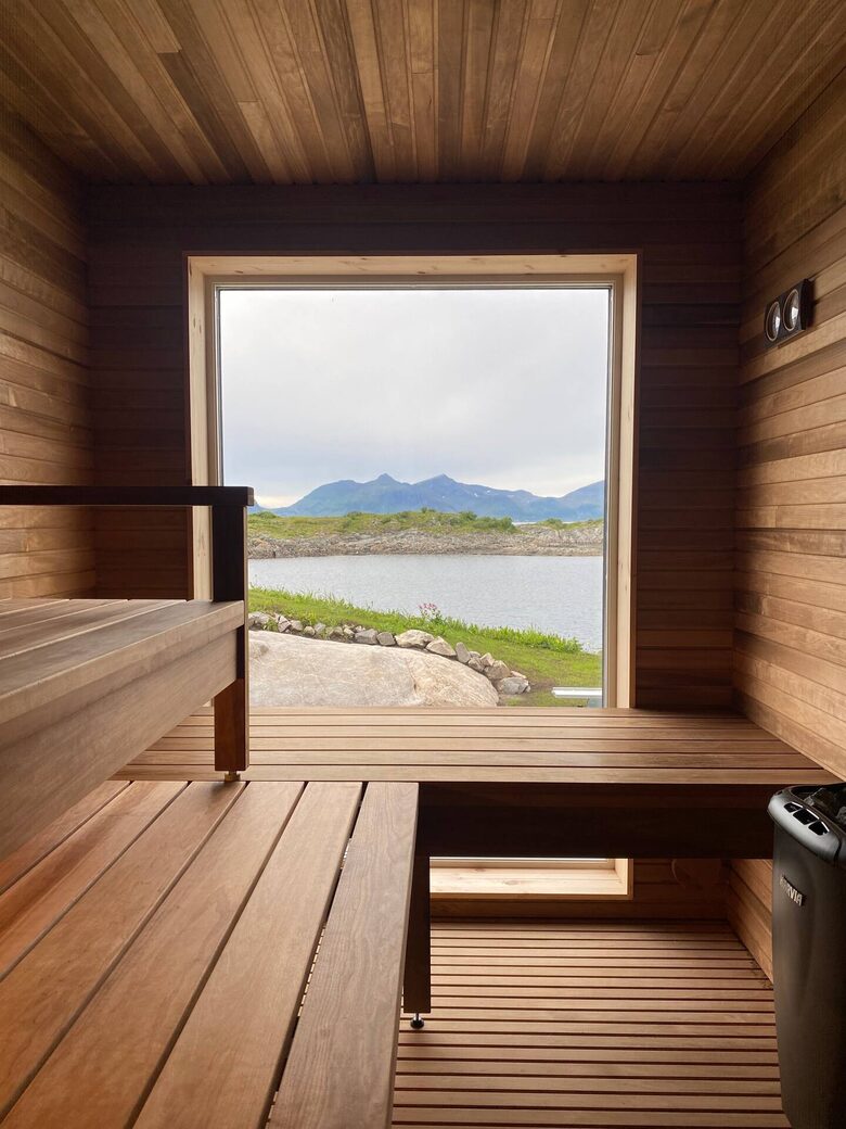 Northern Lights Villa Bluebird - Henningsvær, Norway