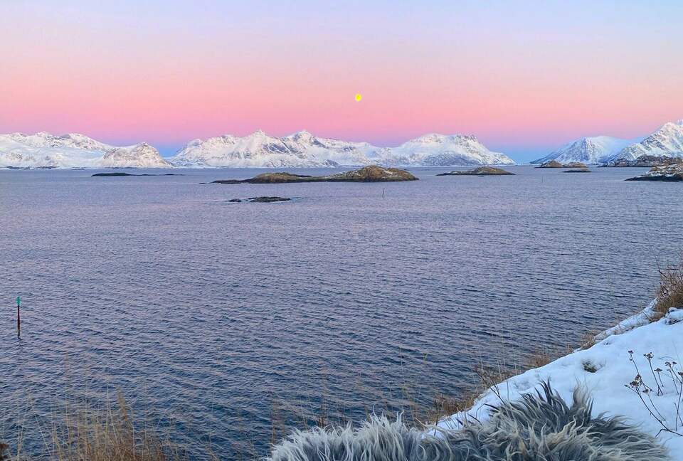 Northern Lights Villa Bluebird - Henningsvær, Norway