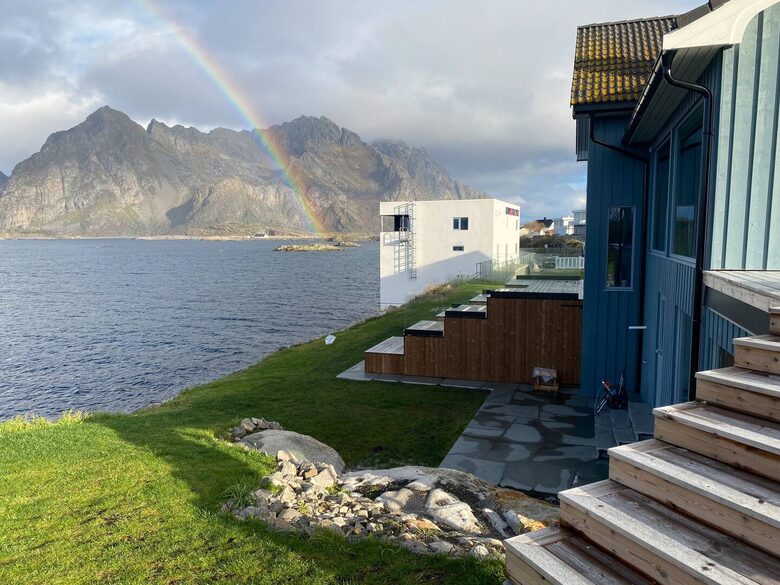 Northern Lights Villa Bluebird - Henningsvær, Norway