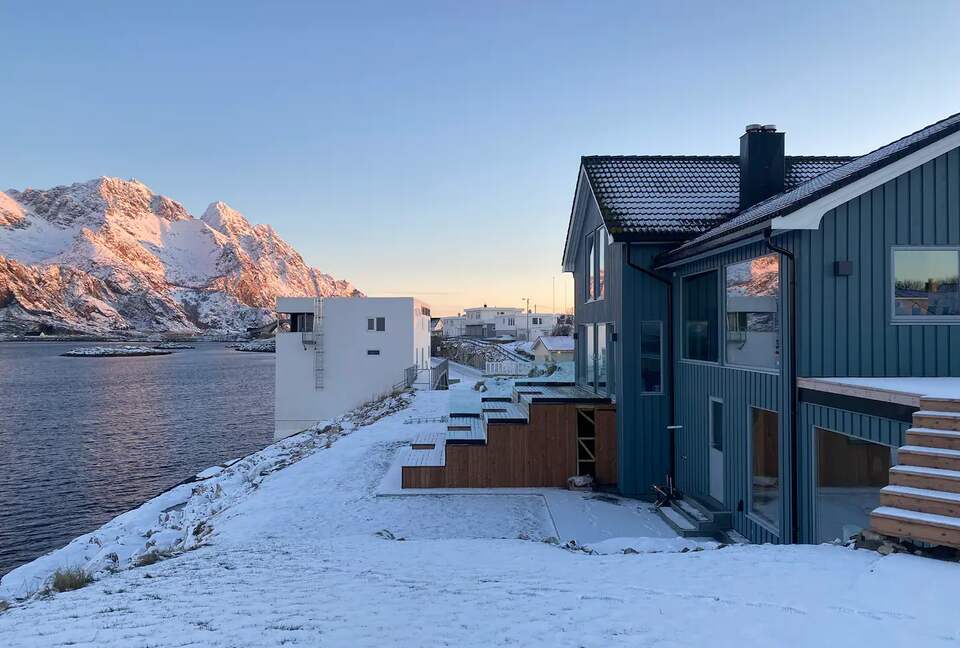 Northern Lights Villa Bluebird - Henningsvær, Norway