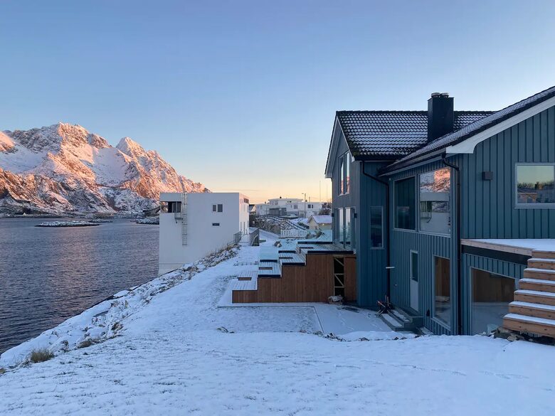 Northern Lights Villa Bluebird - Henningsvær, Norway