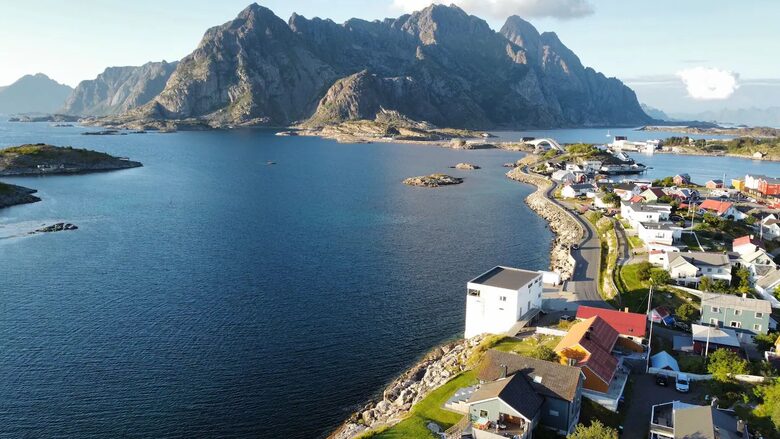 Northern Lights Villa Bluebird - Henningsvær, Norway