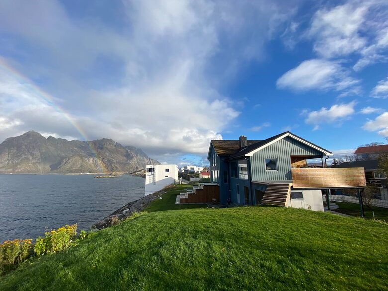 Northern Lights Villa Bluebird - Henningsvær, Norway