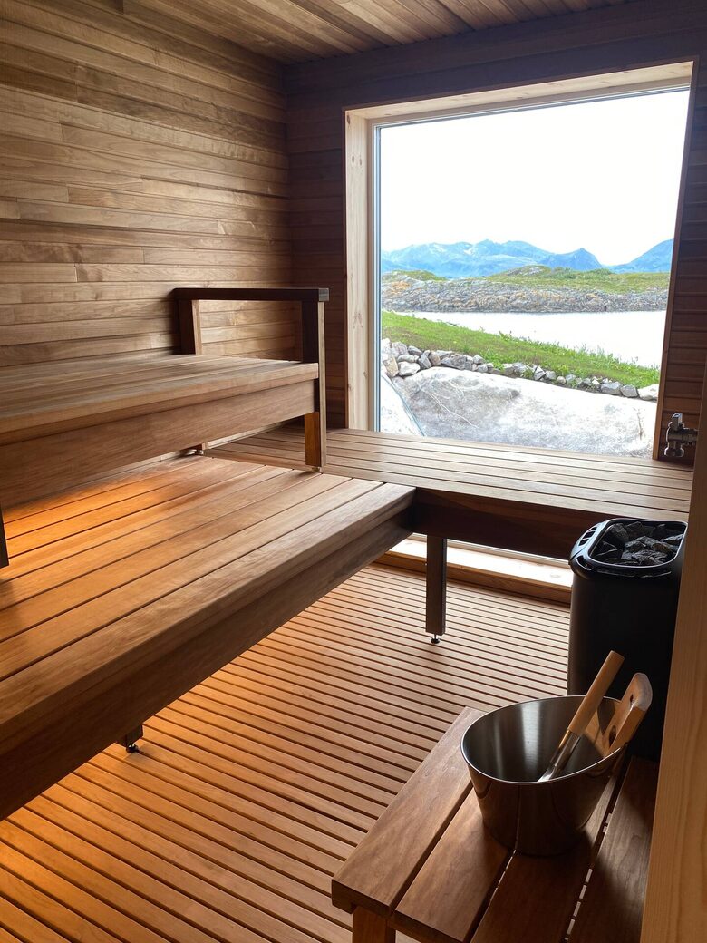 Northern Lights Villa Bluebird - Henningsvær, Norway