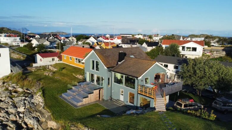 Northern Lights Villa Bluebird - Henningsvær, Norway