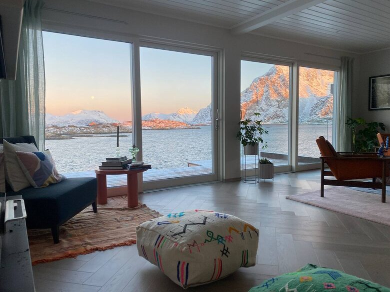 Northern Lights Villa Bluebird - Henningsvær, Norway