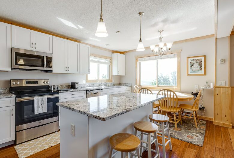 Summit Escape – 3-Bedroom Condo Close to Ski Village and Slopes! - Snowshoe, West Virginia