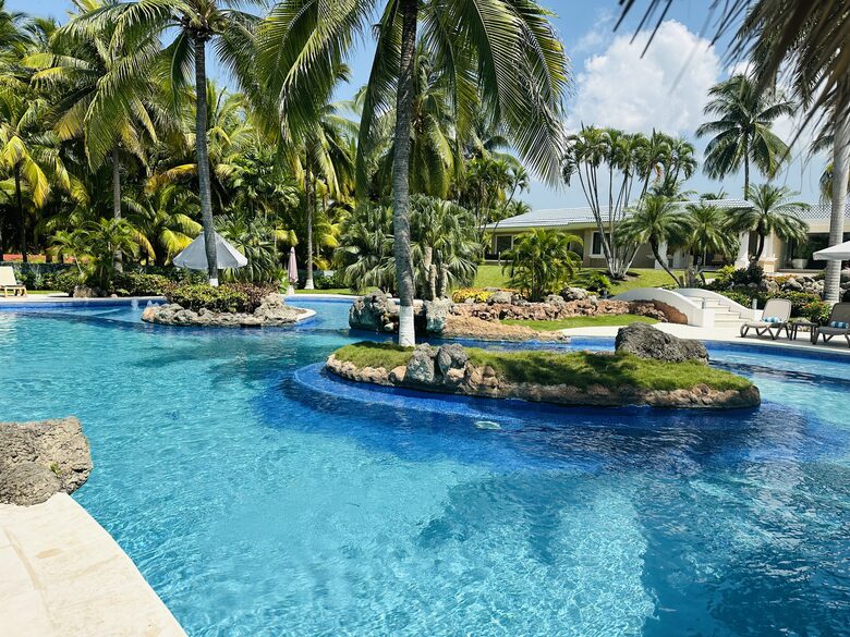 Exquisite 6,000 sqft Beach Villa with Resort-Like Pool - Puerto San Jose, Guatemala