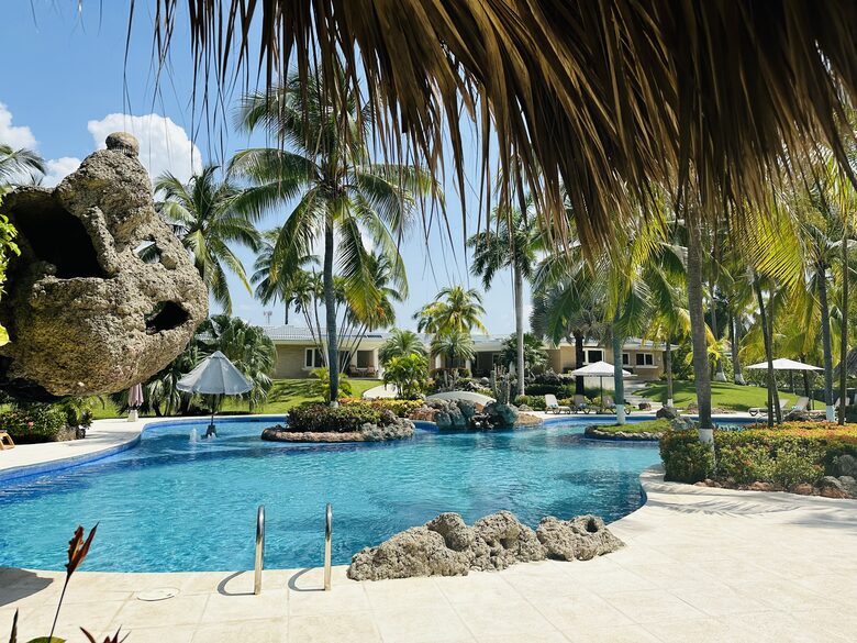 Exquisite 6,000 sqft Beach Villa with Resort-Like Pool - Puerto San Jose, Guatemala
