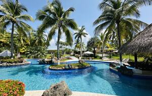 Exquisite 6,000 sqft Beach Villa with Resort-Like Pool - Puerto San Jose, Guatemala