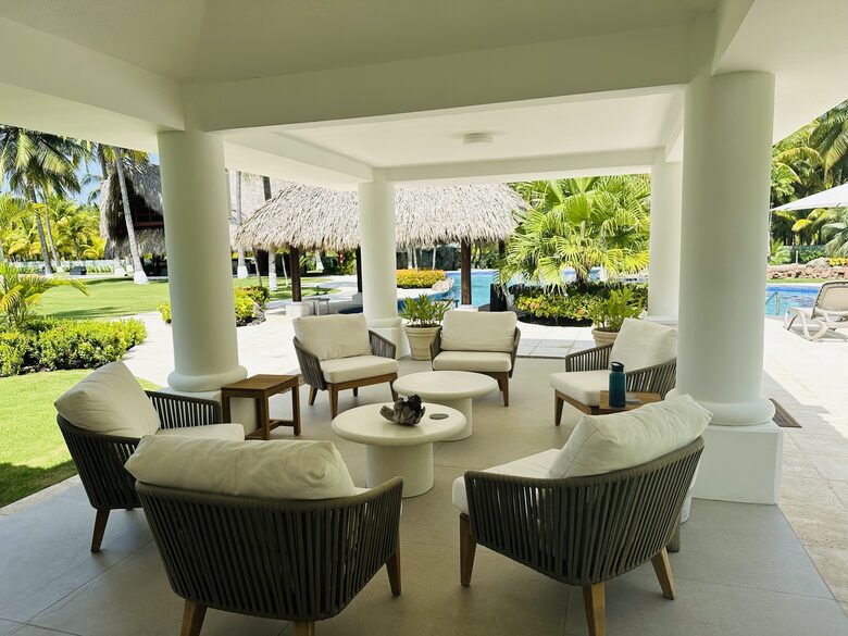 Exquisite 6,000 sqft Beach Villa with Resort-Like Pool - Puerto San Jose, Guatemala