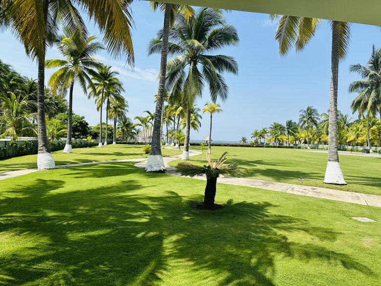 Exquisite 6,000 sqft Beach Villa with Resort-Like Pool - Puerto San Jose, Guatemala