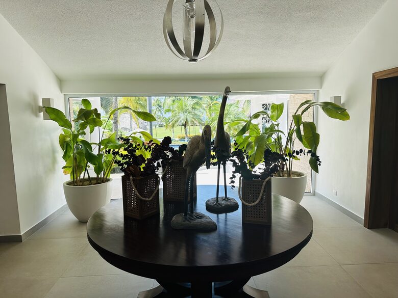 Exquisite 6,000 sqft Beach Villa with Resort-Like Pool - Puerto San Jose, Guatemala
