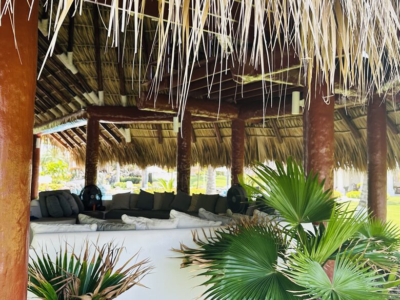 Exquisite 6,000 sqft Beach Villa with Resort-Like Pool - Puerto San Jose, Guatemala