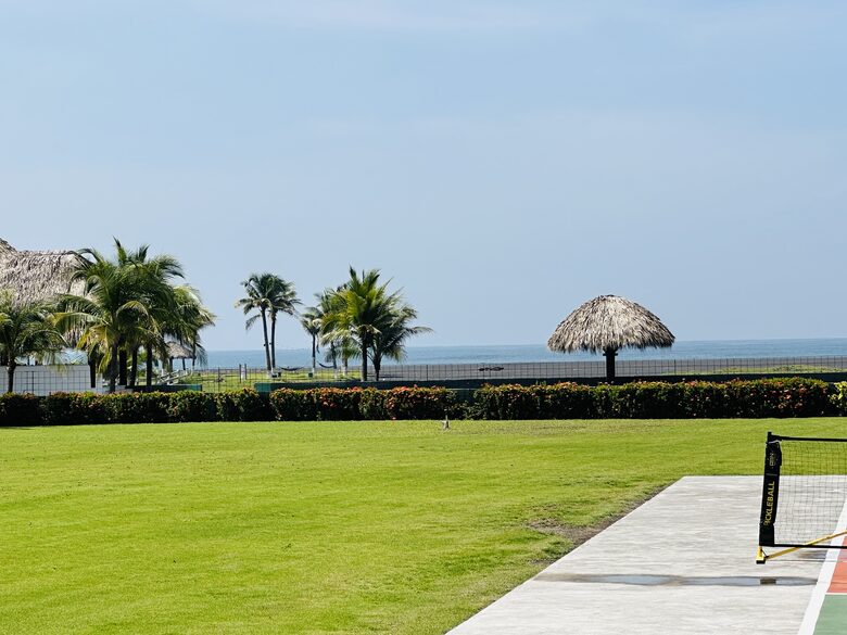 Exquisite 6,000 sqft Beach Villa with Resort-Like Pool - Puerto San Jose, Guatemala
