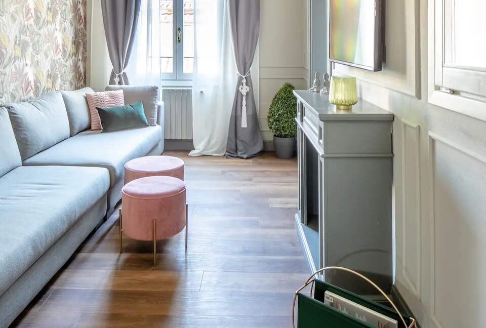 Luxury 4 BD Apartment Near Duomo - Florence, Italy