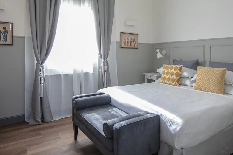 Luxury 4 BD Apartment Near Duomo - Florence, Italy