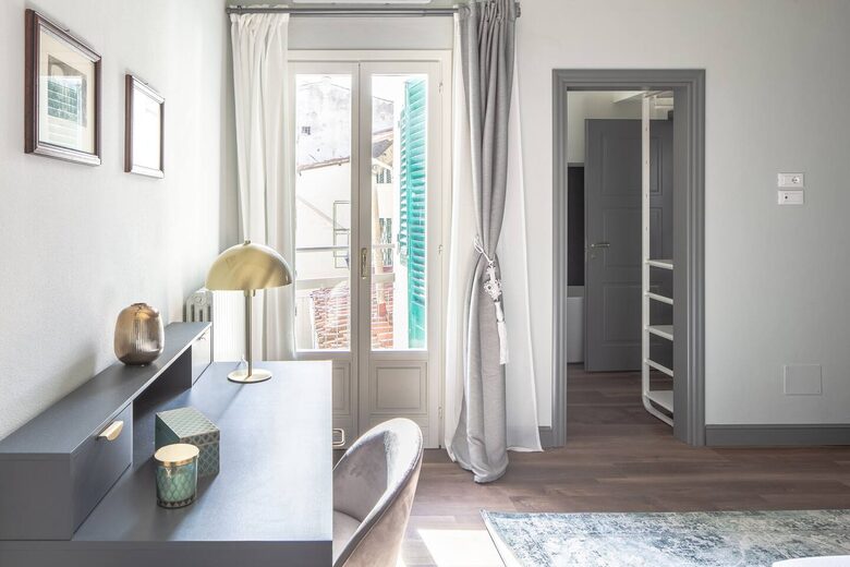 Luxury 4 BD Apartment Near Duomo - Florence, Italy