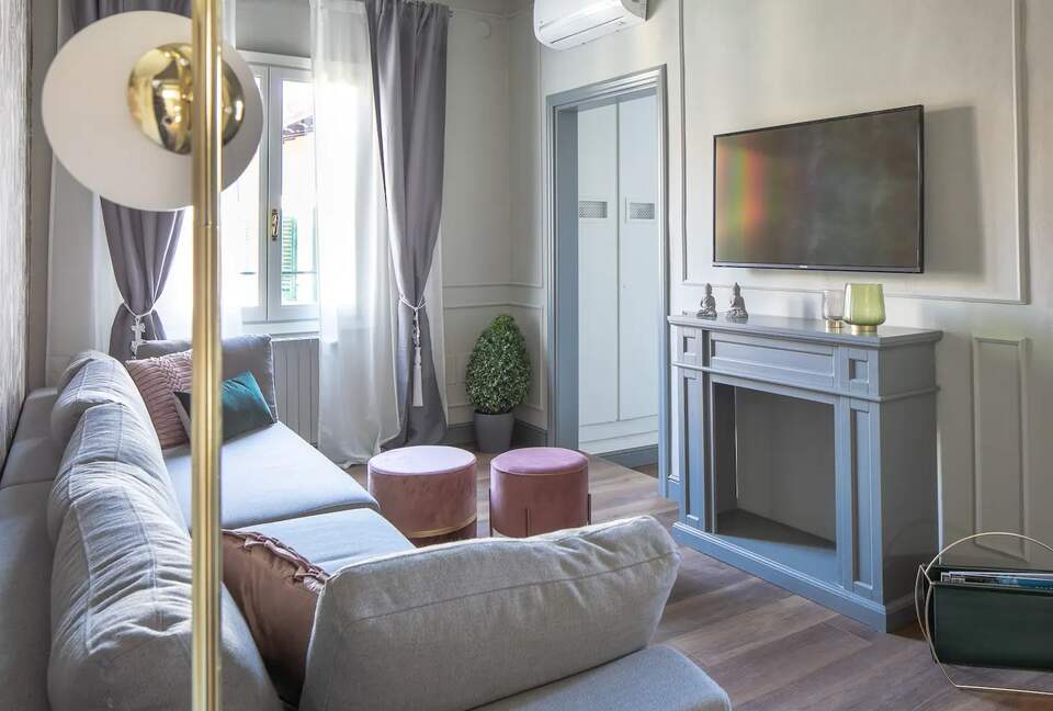 Luxury 4 BD Apartment Near Duomo - Florence, Italy