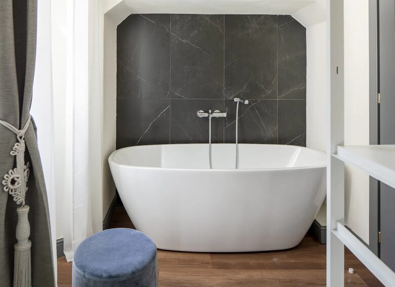 Luxury 4 BD Apartment Near Duomo - Florence, Italy