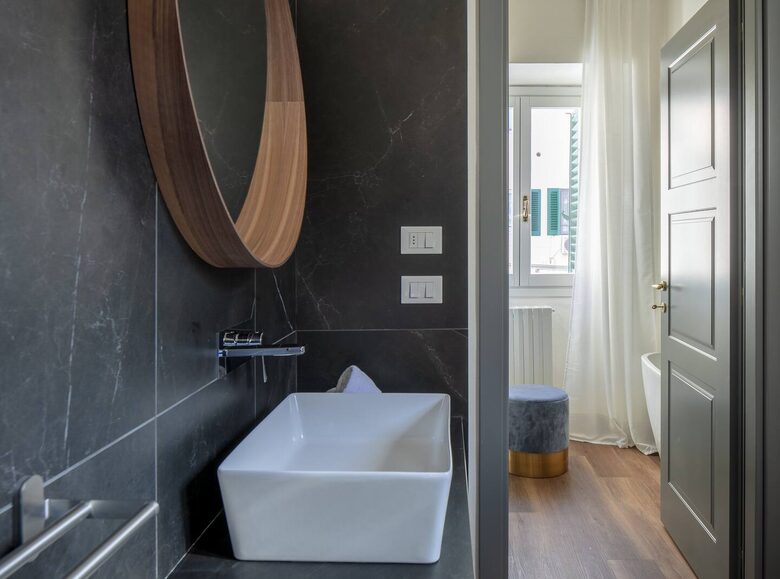 Luxury 4 BD Apartment Near Duomo - Florence, Italy