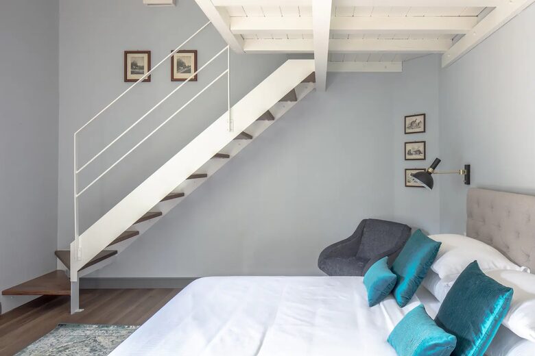 Luxury 4 BD Apartment Near Duomo - Florence, Italy