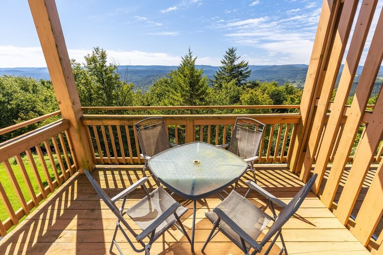 Summit Escape – 3-Bedroom Condo Close to Ski Village and Slopes! - Snowshoe, West Virginia