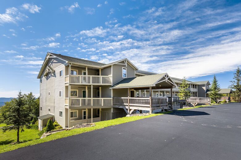 Summit Escape – 3-Bedroom Condo Close to Ski Village and Slopes! - Snowshoe, West Virginia