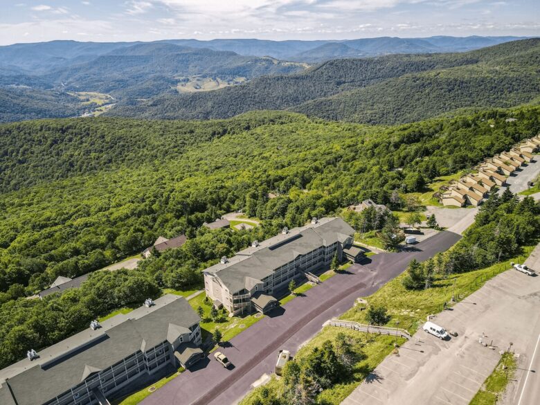 Summit Escape – 3-Bedroom Condo Close to Ski Village and Slopes! - Snowshoe, West Virginia