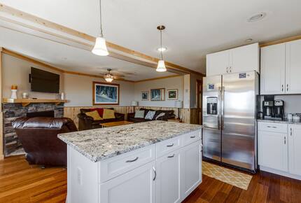 Summit Escape –  3-Bedroom Condo Close to Ski Village and Slopes! - Snowshoe, West Virginia