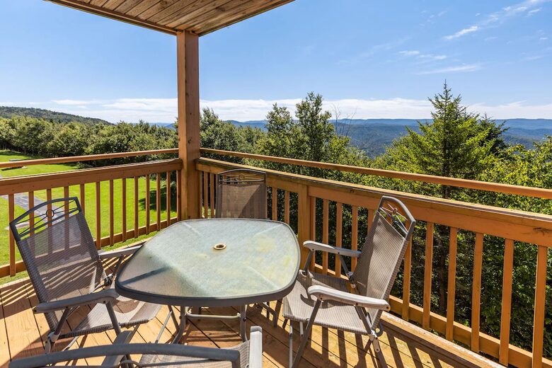 Summit Escape – 3-Bedroom Condo Close to Ski Village and Slopes! - Snowshoe, West Virginia
