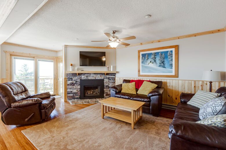 Summit Escape – 3-Bedroom Condo Close to Ski Village and Slopes! - Snowshoe, West Virginia