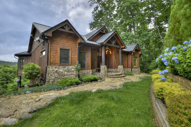Heights Haven Lodge | Blue Ridge Views & Luxury Living - Cherry Log, Georgia